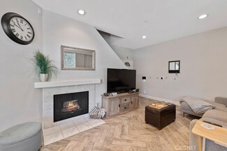 18347 Saticoy St Unit 13, Reseda, CA 91335