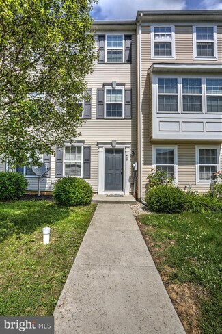 405 Dickens Dr, Lancaster, PA 17603