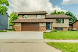 1911 San Diego Dr, Bismarck, ND 58504