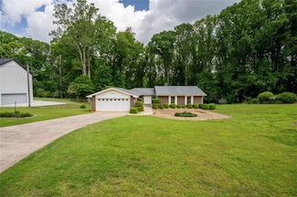 4216 Walnut Cir, Flowery Branch, GA 30542