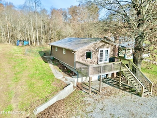 303 Robertson Ln, Speedwell, TN 37870
