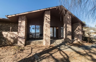 216 Suttle Dr, Springdale, AR 72764