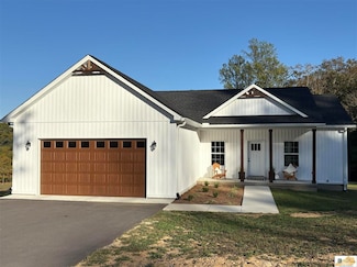 2080 Smiths Grove Rd, Scottsville, KY 42164