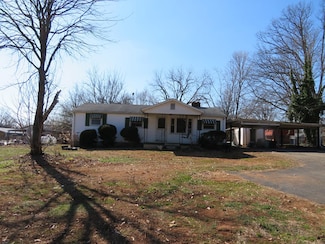 105 Leftwich St, Gretna, VA 24557