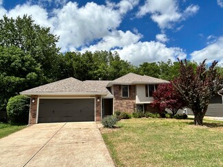 3223 W Primrose St, Springfield, MO 65807
