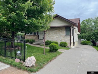 2031 N 49th St, Omaha, NE 68104