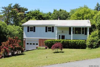 7 Horizon View Dr W, East Greenbush, NY 12061