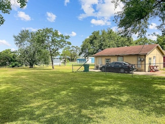 1210 S Georgia St, Orange, TX 77630