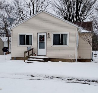 128 N East St, Cassopolis, MI 49031