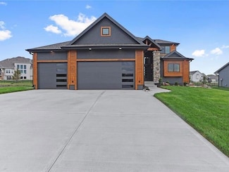 16377 W 166th St, Olathe, KS 66062
