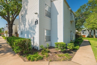 9809 Richmond Ave Unit 13, Houston, TX 77042