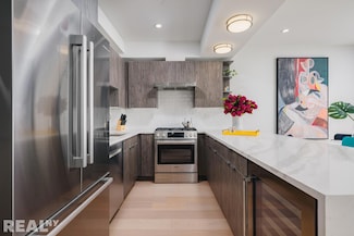 328 Grand St Unit 4A, New York, NY 10002