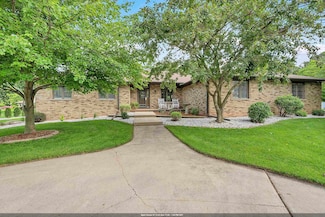 470 Earnhardt Ct, Green Bay, WI 54311