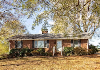 654 Meadowlark Dr, Winston Salem, NC 27106