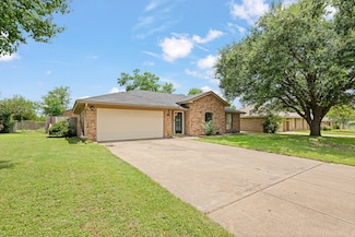 1215 Sandstone Dr, Cleburne, TX 76033
