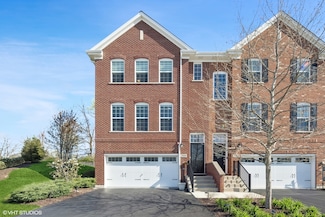 2550 Huntleigh Ln, Woodridge, IL 60517