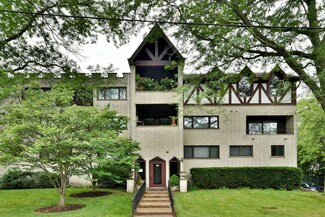110 Green Bay Rd Unit 202, Glencoe, IL 60022