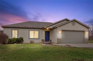 5774 Hunters Ln, Atchison, KS 66002