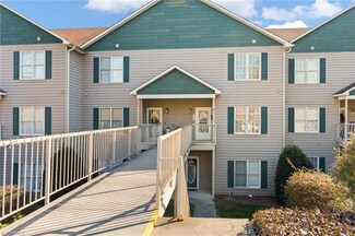 226 Lola Ln Unit 204, Pilot Mountain, NC 27041