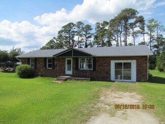 141 Ocean Dr, Newport, NC 28570