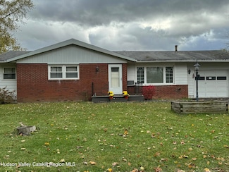 7 James St, Hudson, NY 12534