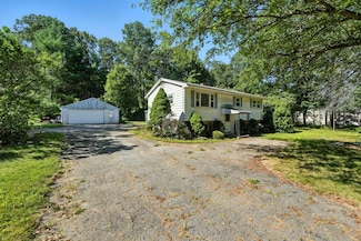 385 River Rd, Uxbridge, MA 01569
