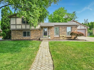 19349 Todd Dr, Clinton Township, MI 48038