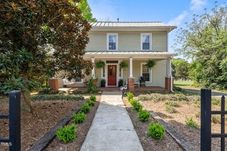 205 W Moore St, Apex, NC 27502