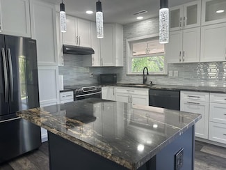59 Mountain View St, Franklin, NC 28734