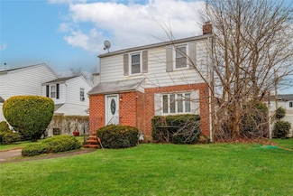 66 Nassau St, Elmont, NY 11003