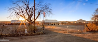 813 Roadrunner Ln, Las Cruces, NM 88005
