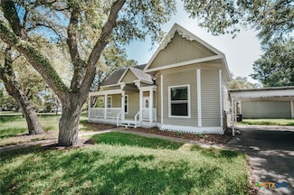 209 Progress St, Edna, TX 77957