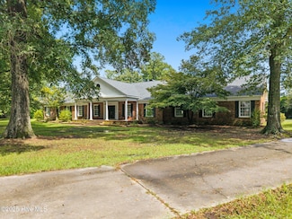 518 Edgewood Cir, Whiteville, NC 28472