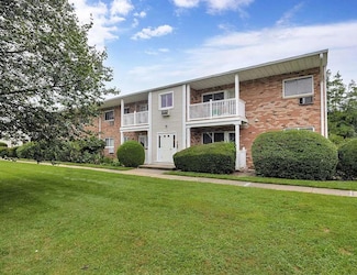 73 Adams Rd Unit 2B, Central Islip, NY 11722