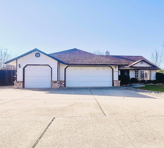 11556 La Costa Ct, Redding, CA 96003