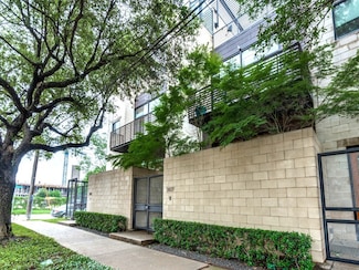 3827 Commerce St, Dallas, TX 75226