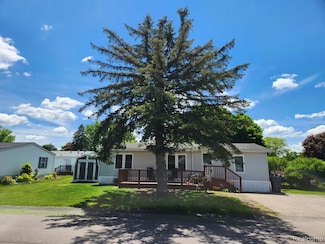 3683 Pinoak St, Village of Clarkston, MI 48348