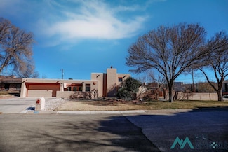 1710 Loretta Ln, Carlsbad, NM 88220