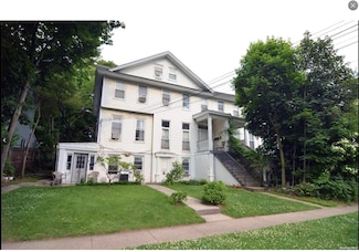 33 Carlton Ave Unit 4, Port Washington, NY 11050