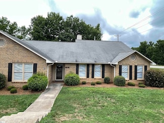 102 Heritage Ct W, Greenwood, SC 29649
