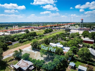 313 N Front St, Kyle, TX 78640