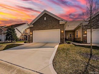825 Plum Village Dr, Monroe, MI 48161