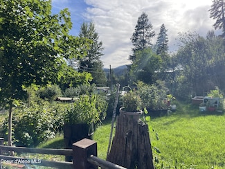 186 W Fork Pine Creek Rd, Pinehurst, ID 83850