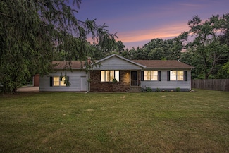 45523 Eleanor Dr, Decatur, MI 49045