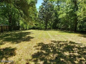 2402 Seneca Ave, Pascagoula, MS 39567