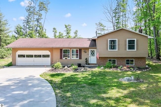 4304 Debra Dr, Traverse City, MI 49685