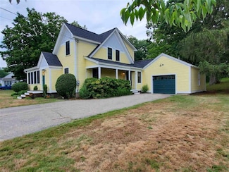 2 Packers Falls Rd, Newmarket, NH 03857