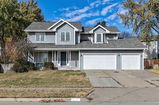 2542 E Leach Ave, Des Moines, IA 50320