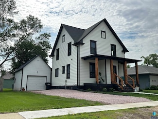 406 S High St, Menno, SD 57045