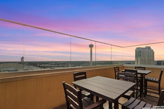 215 N Center Unit 1005, San Antonio, TX 78202